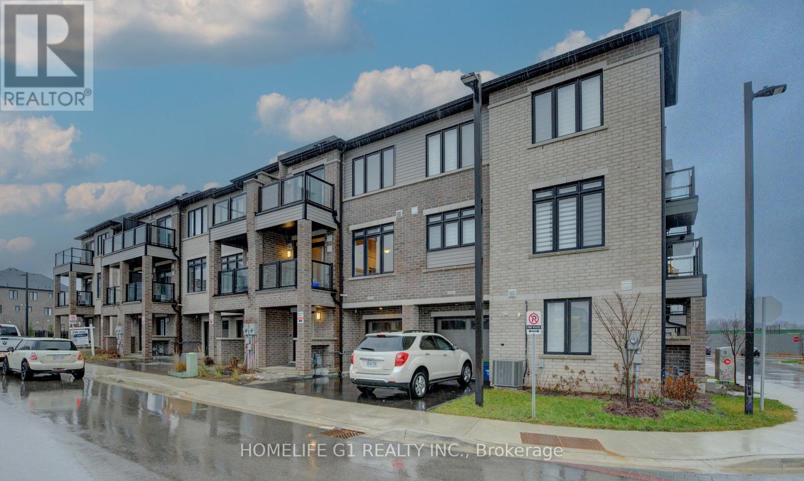 #611 585 COLBORNE STREET E - 1