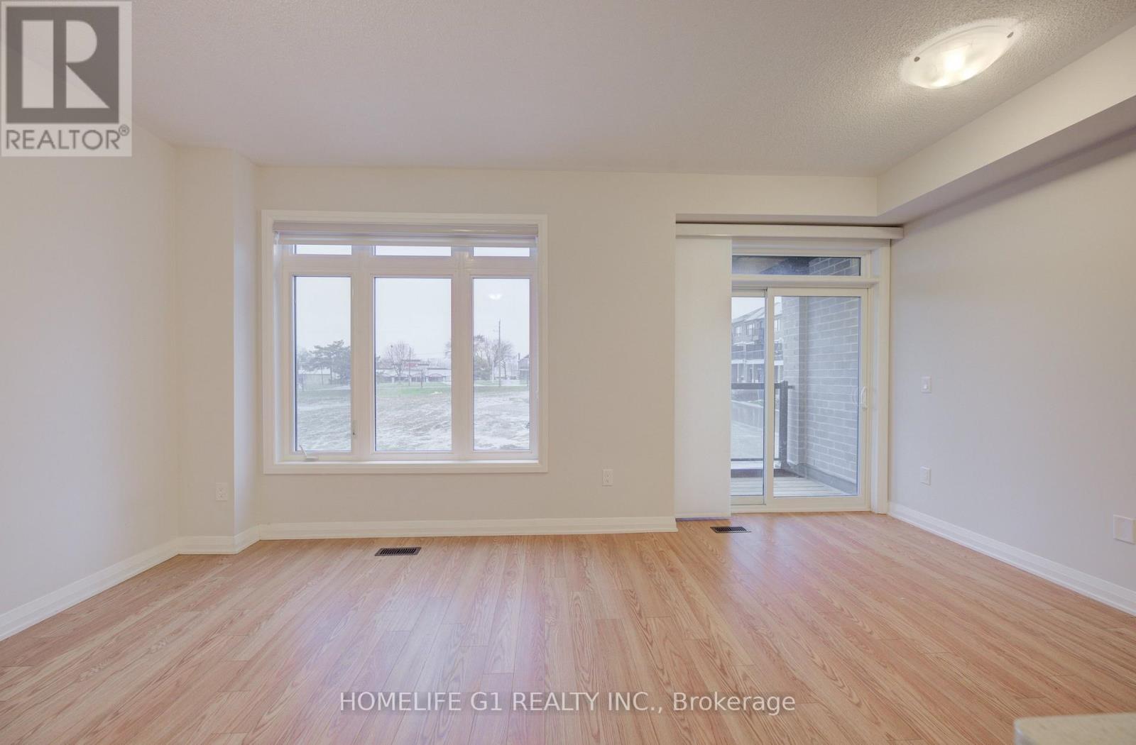 #611 585 COLBORNE STREET E - 11
