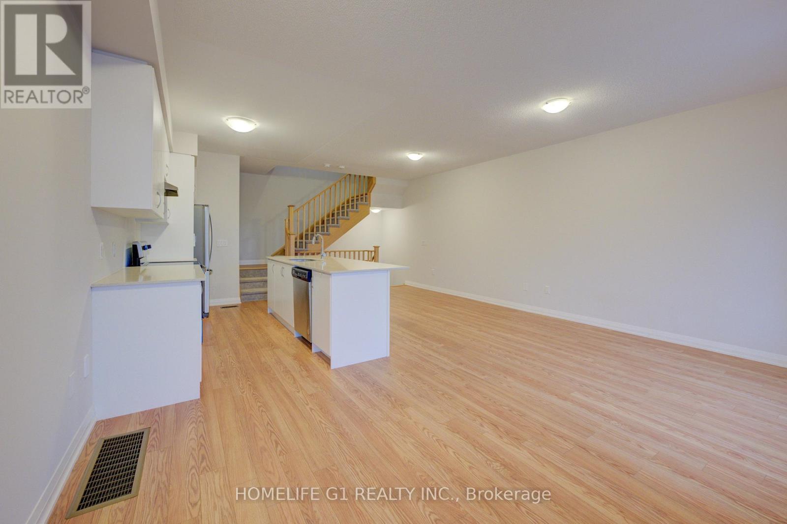#611 585 COLBORNE STREET E - 12