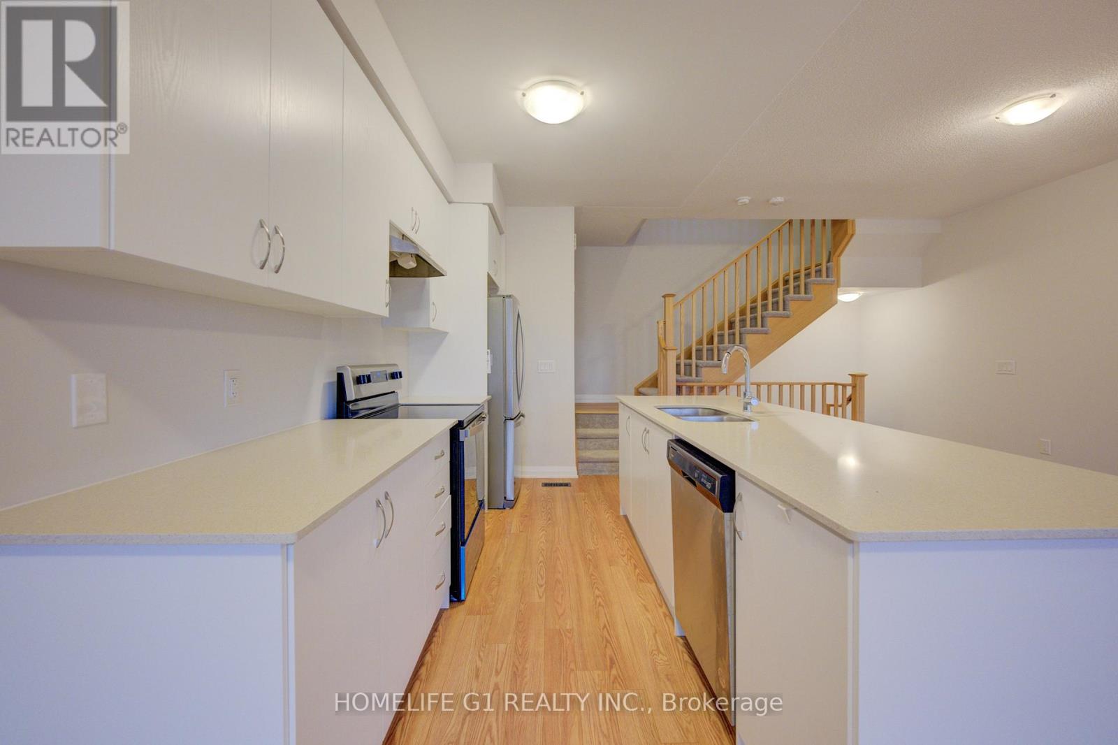 #611 585 COLBORNE STREET E - 15