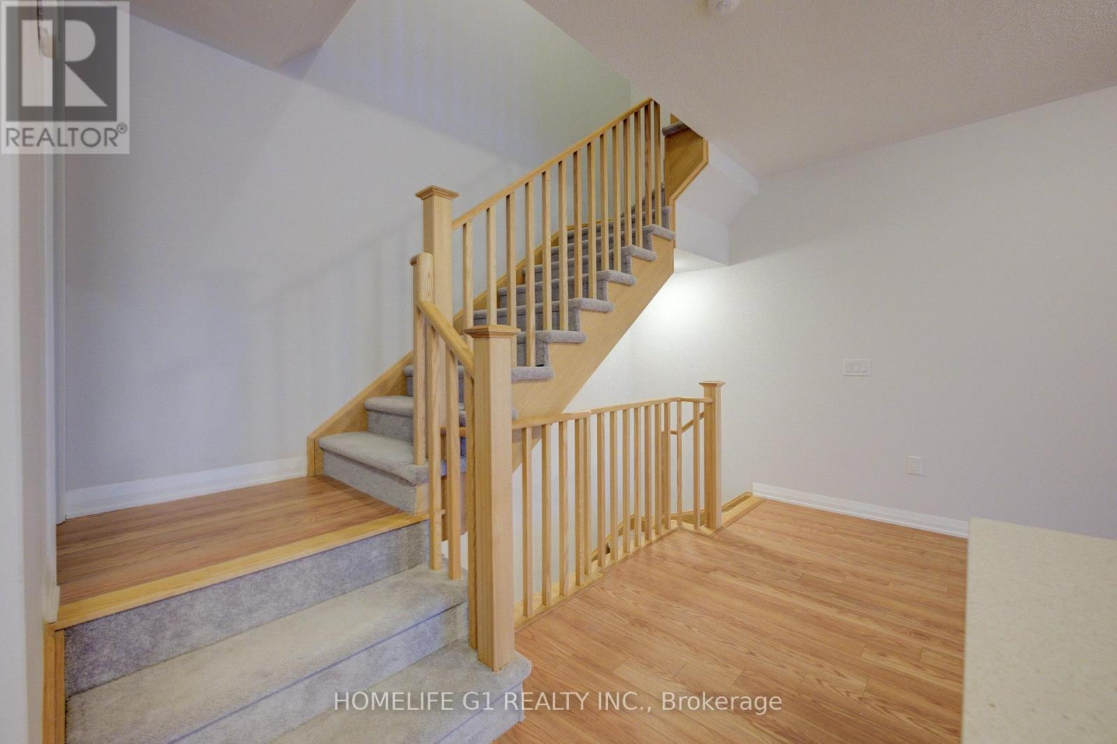 #611 585 COLBORNE STREET E - 16