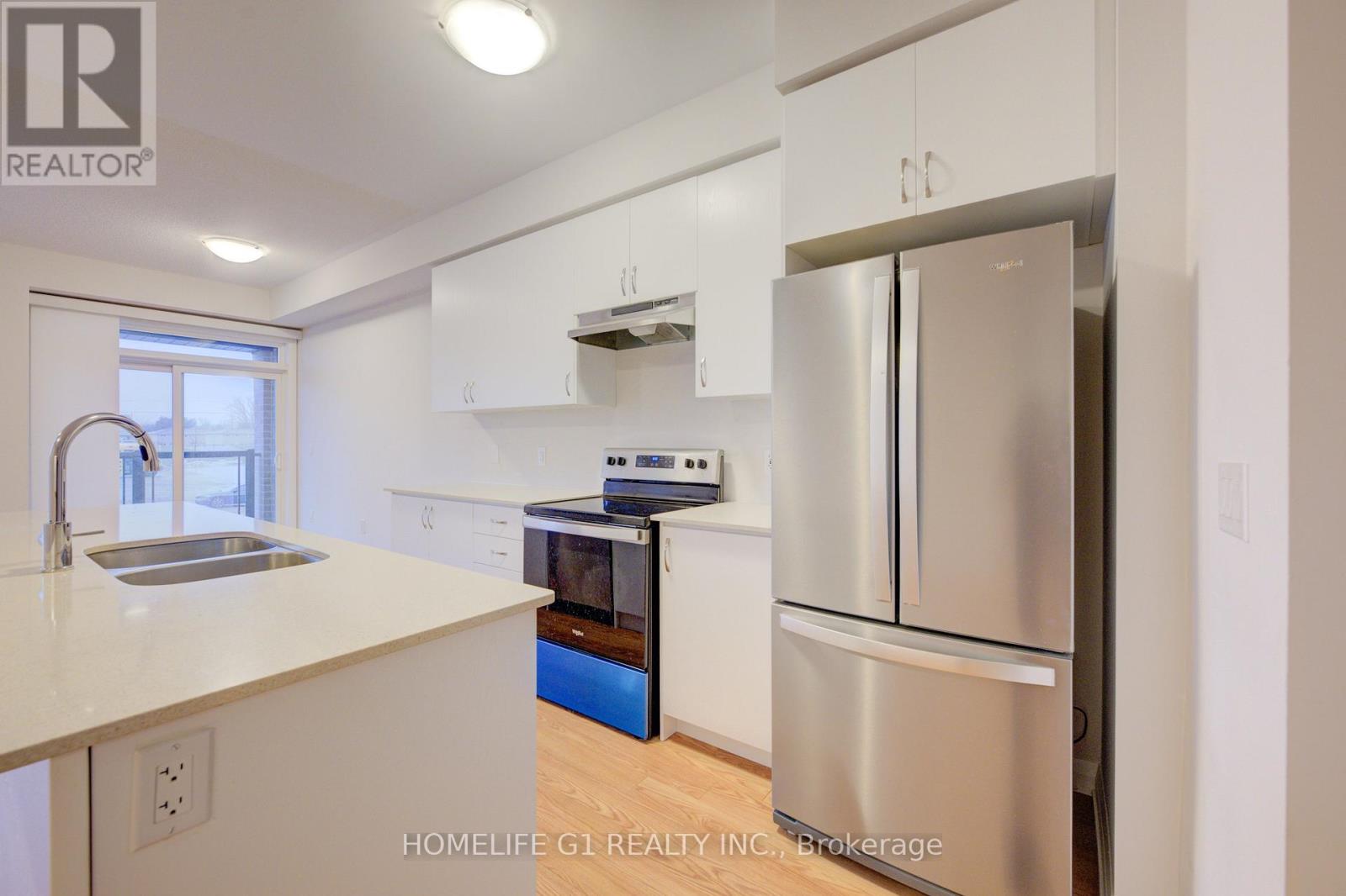 #611 585 COLBORNE STREET E - 17