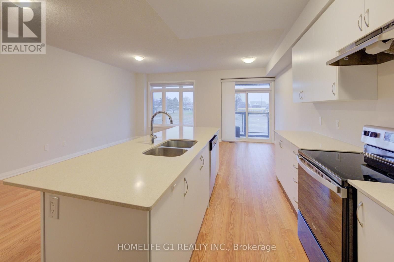 #611 585 COLBORNE STREET E - 18