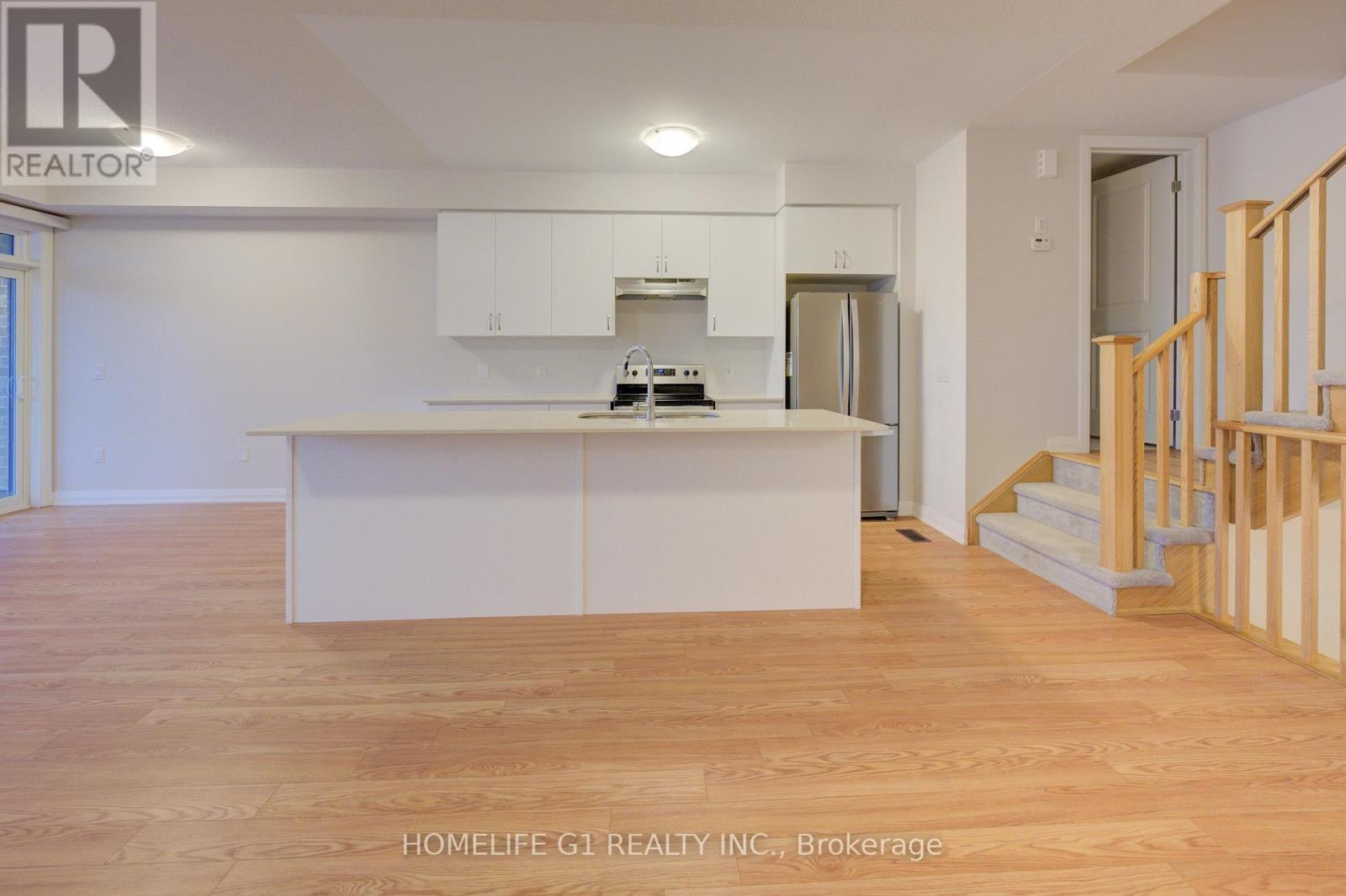 #611 585 COLBORNE STREET E - 20