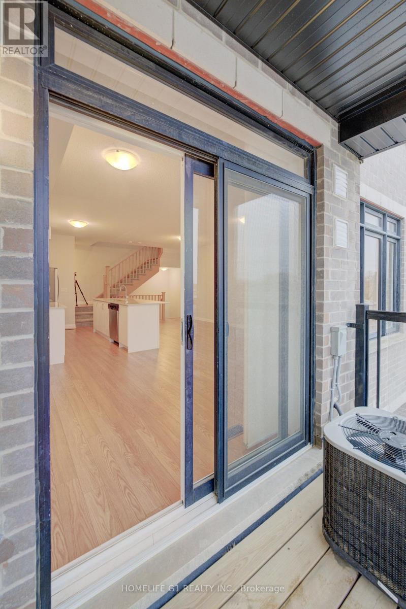 #611 585 COLBORNE STREET E - 24