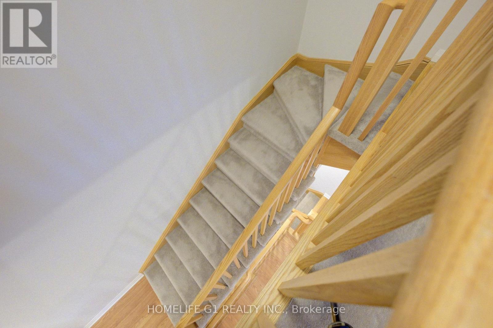 #611 585 COLBORNE STREET E - 27