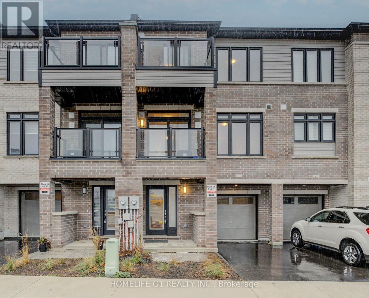 #611 585 COLBORNE STREET E - 3