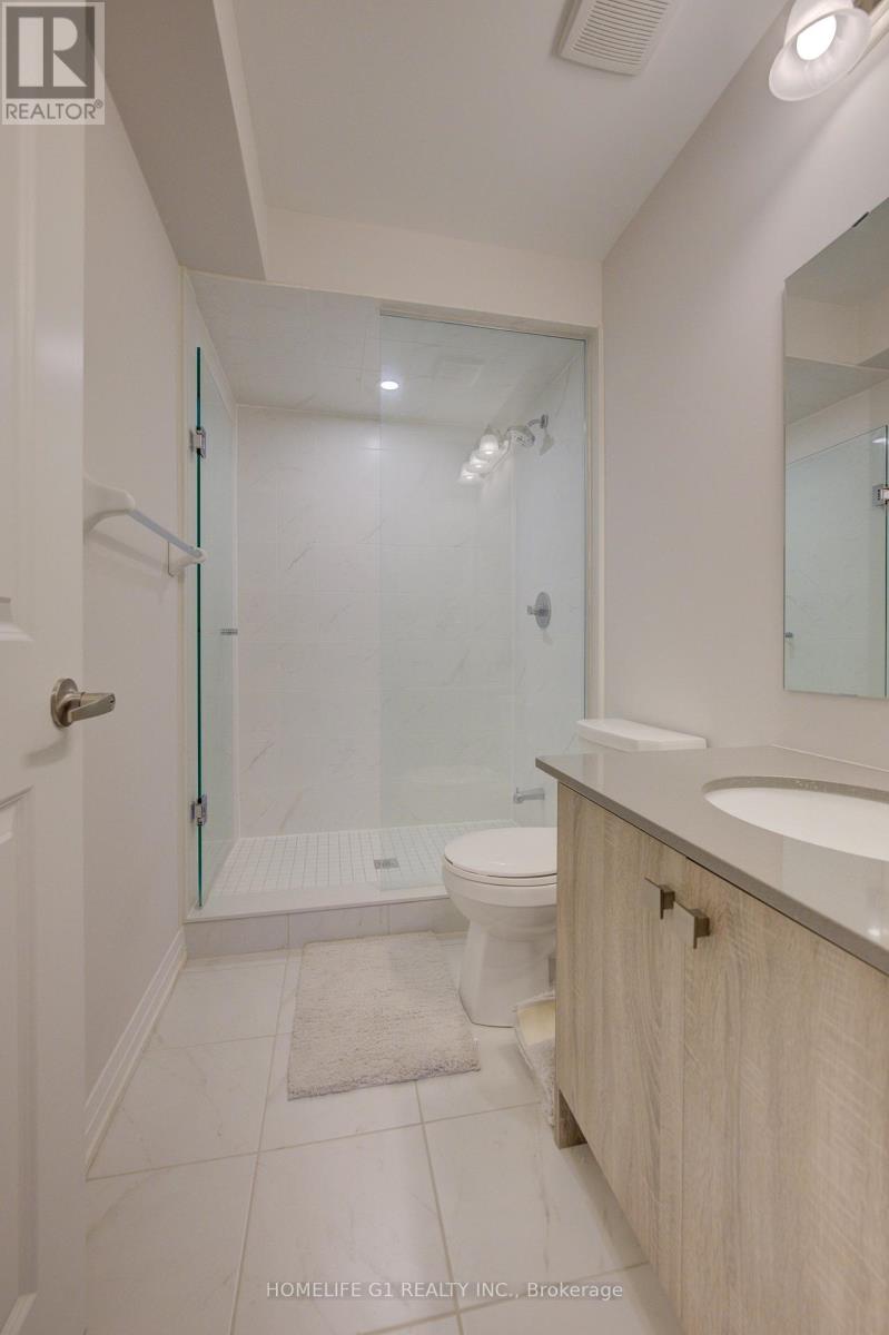 #611 585 COLBORNE STREET E - 34