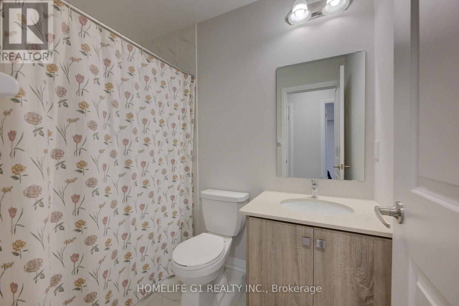#611 585 COLBORNE STREET E - 35