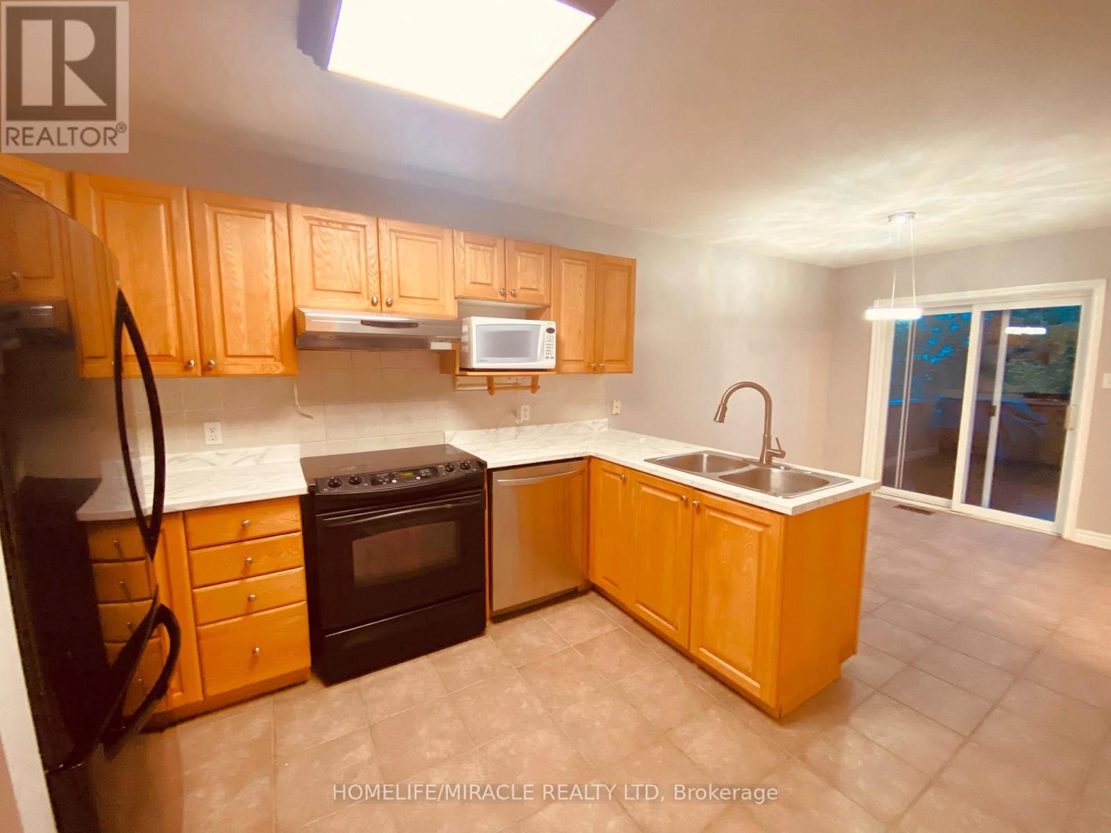 MAIN - 668A BUTTERNUT AVENUE — photo 1