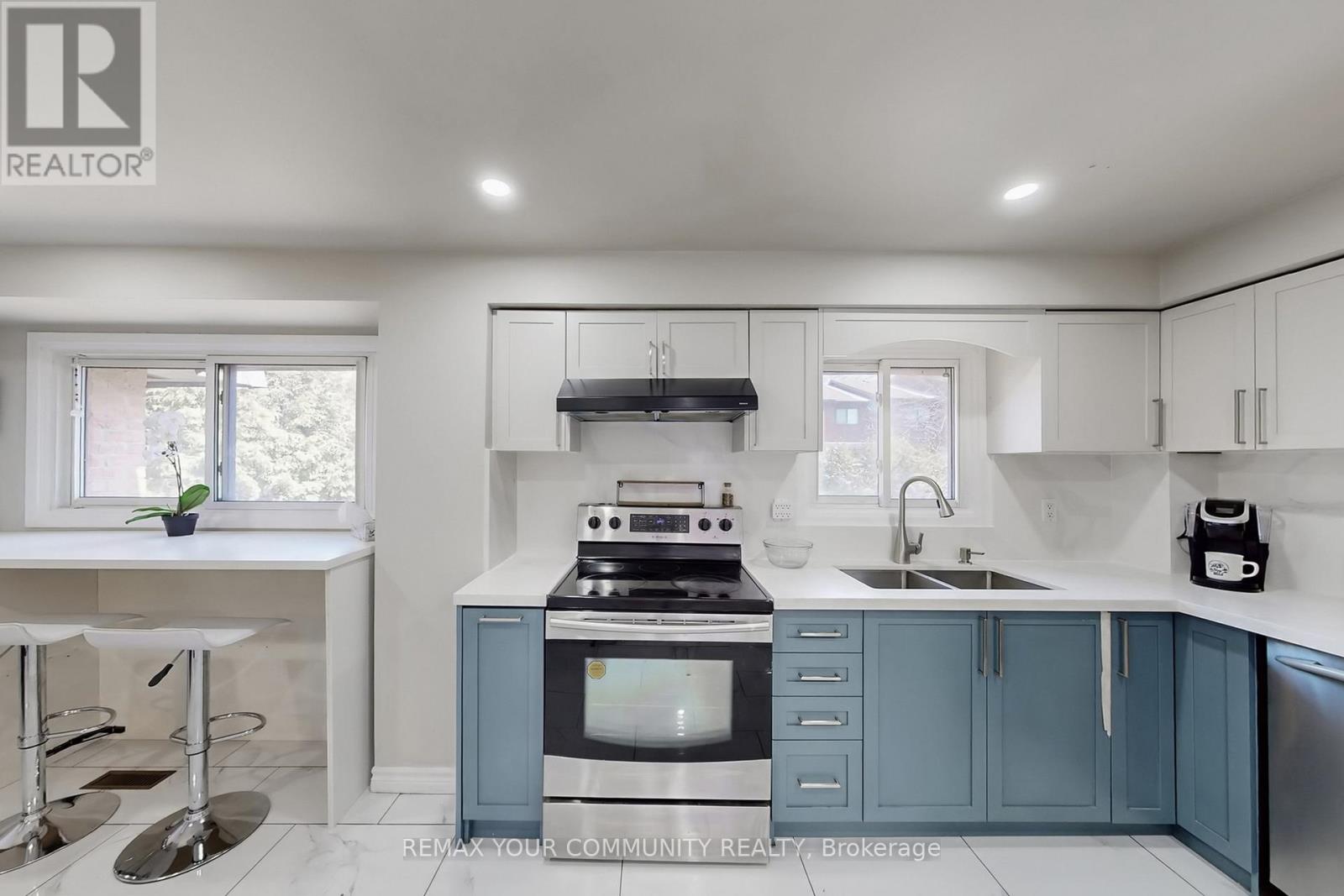 #16 72 ASHGLEN WAY - 21