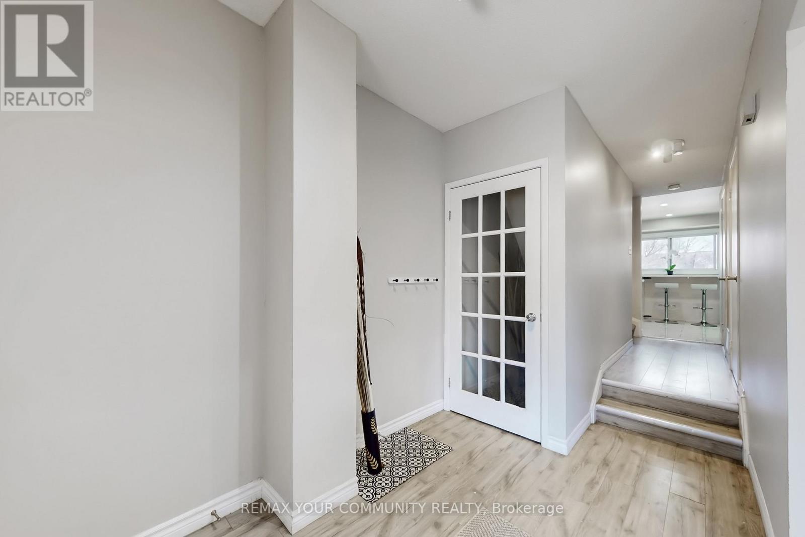 #16 72 ASHGLEN WAY - 25