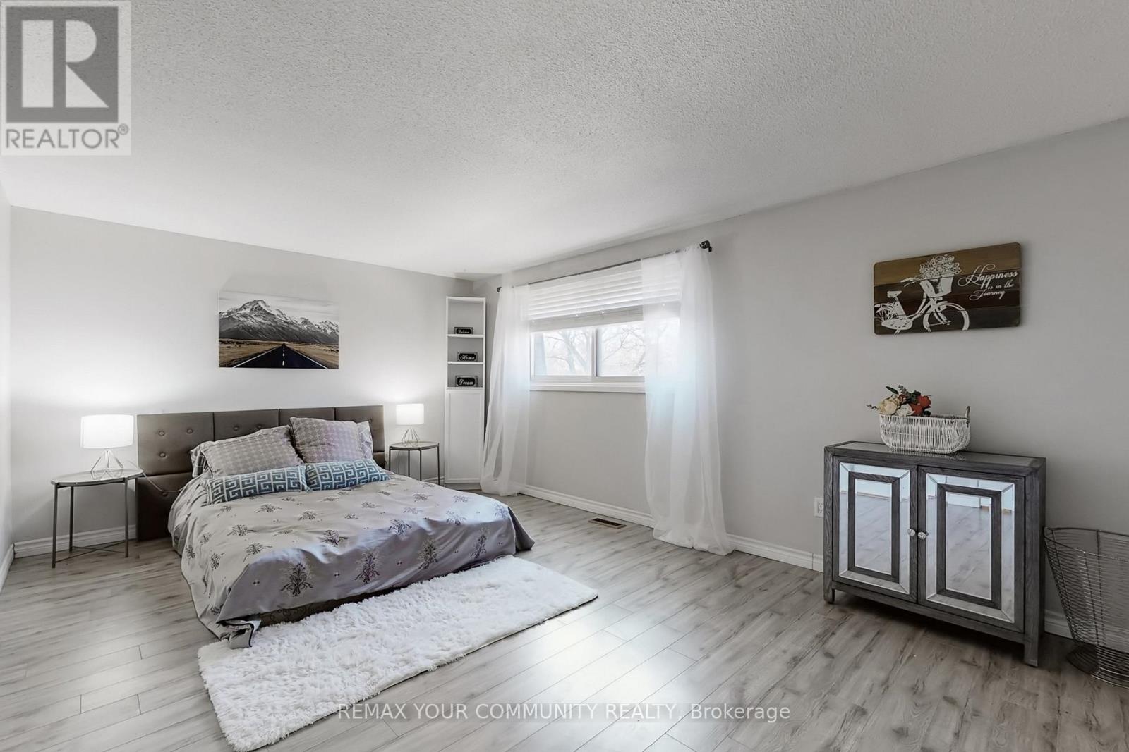 #16 72 ASHGLEN WAY - 29
