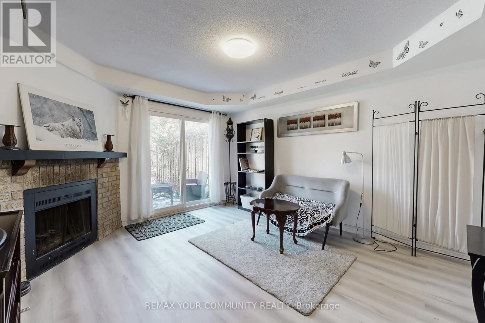 #16 72 ASHGLEN WAY - 37