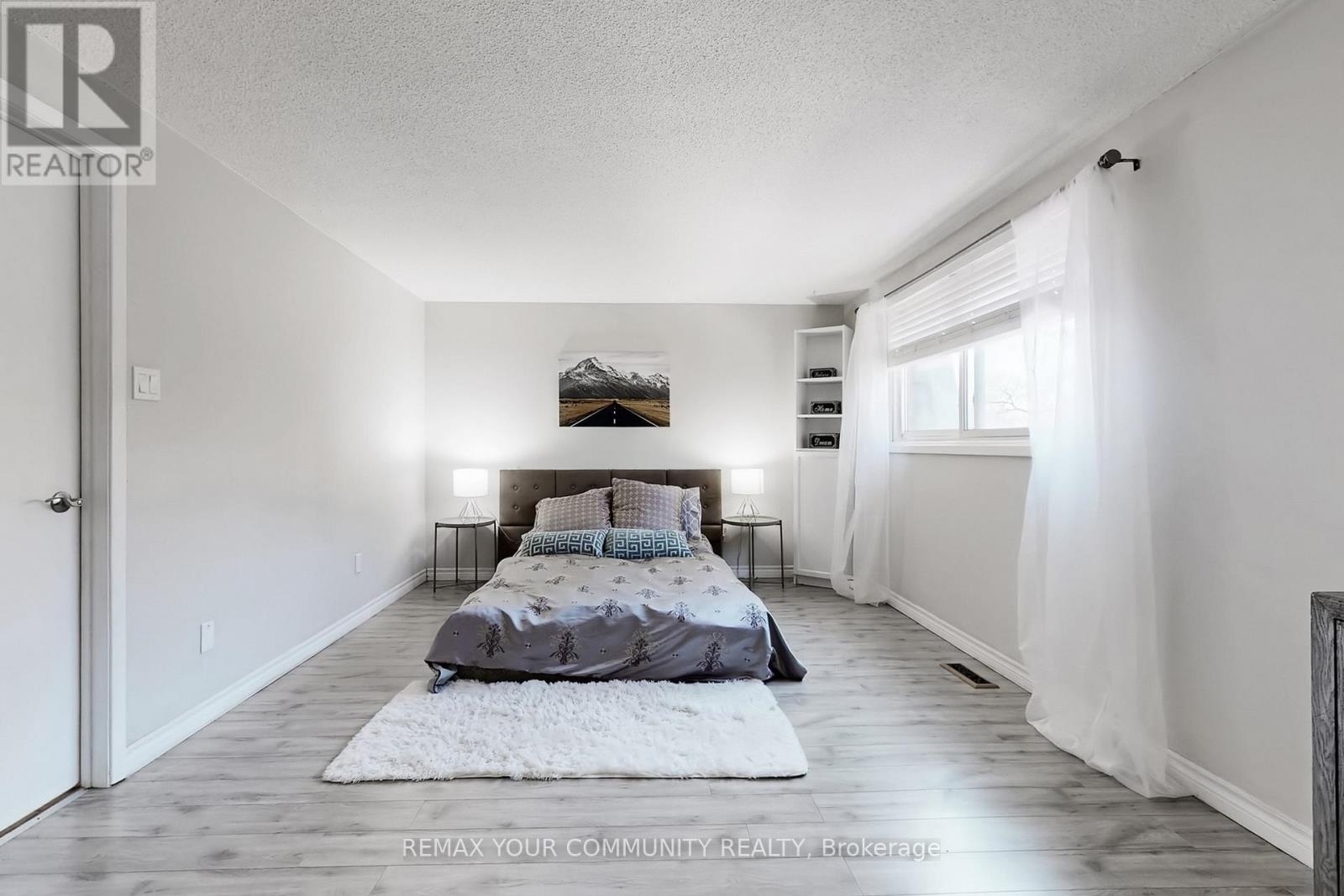 #16 72 ASHGLEN WAY - 30
