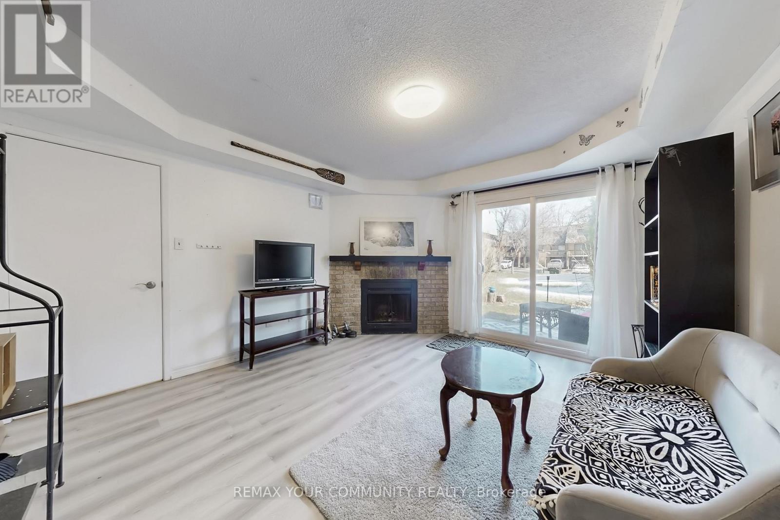 #16 72 ASHGLEN WAY - 38