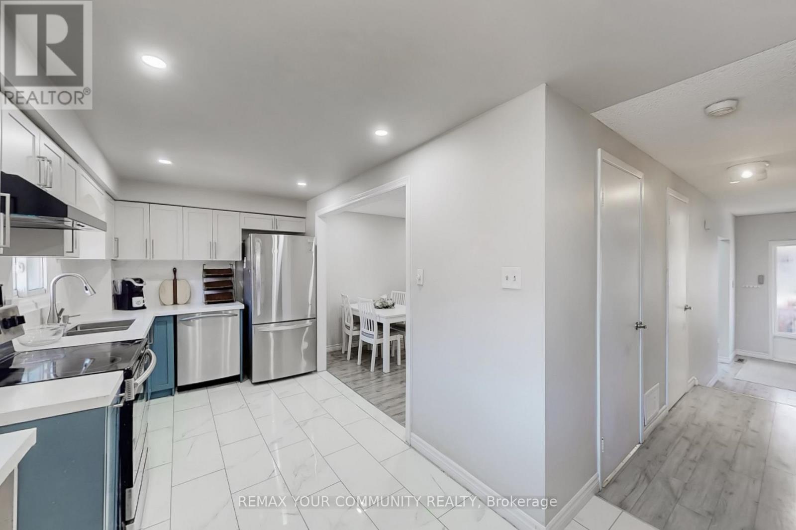#16 72 ASHGLEN WAY - 19