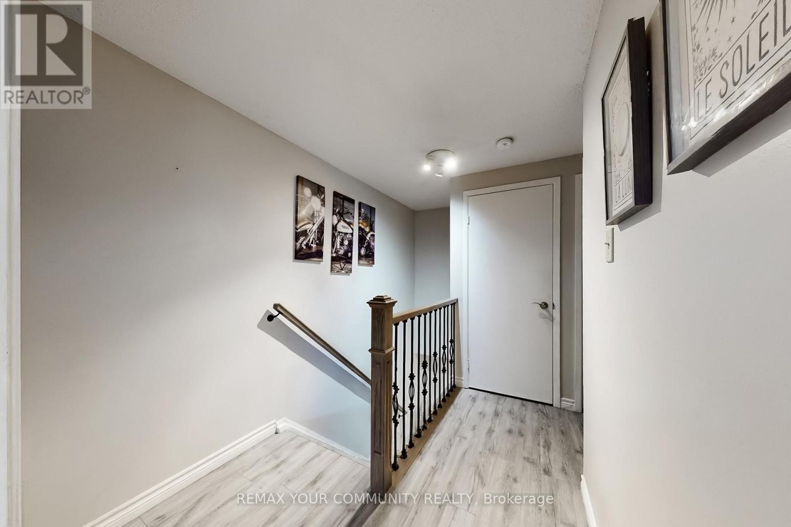 #16 72 ASHGLEN WAY - 27