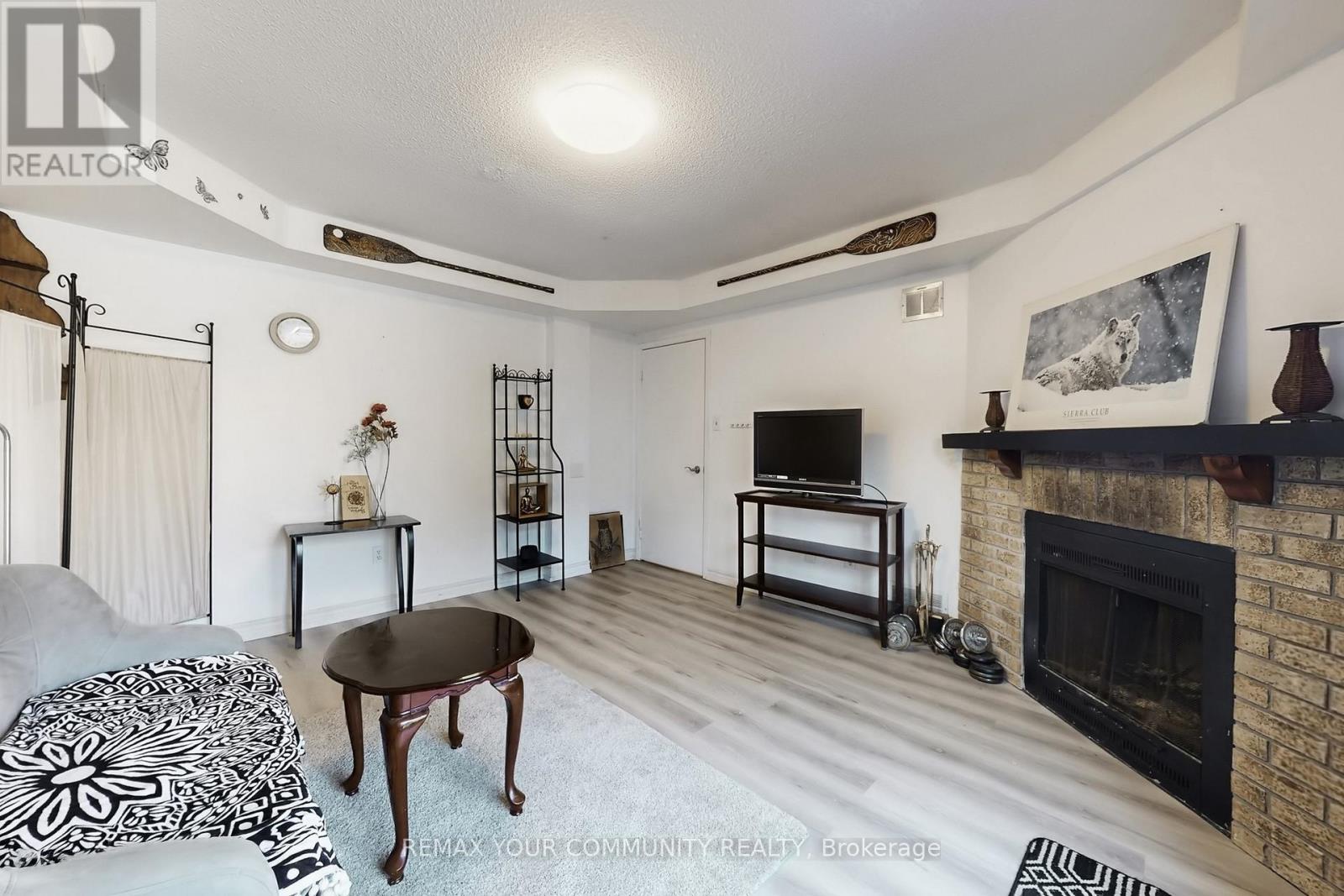 #16 72 ASHGLEN WAY - 39