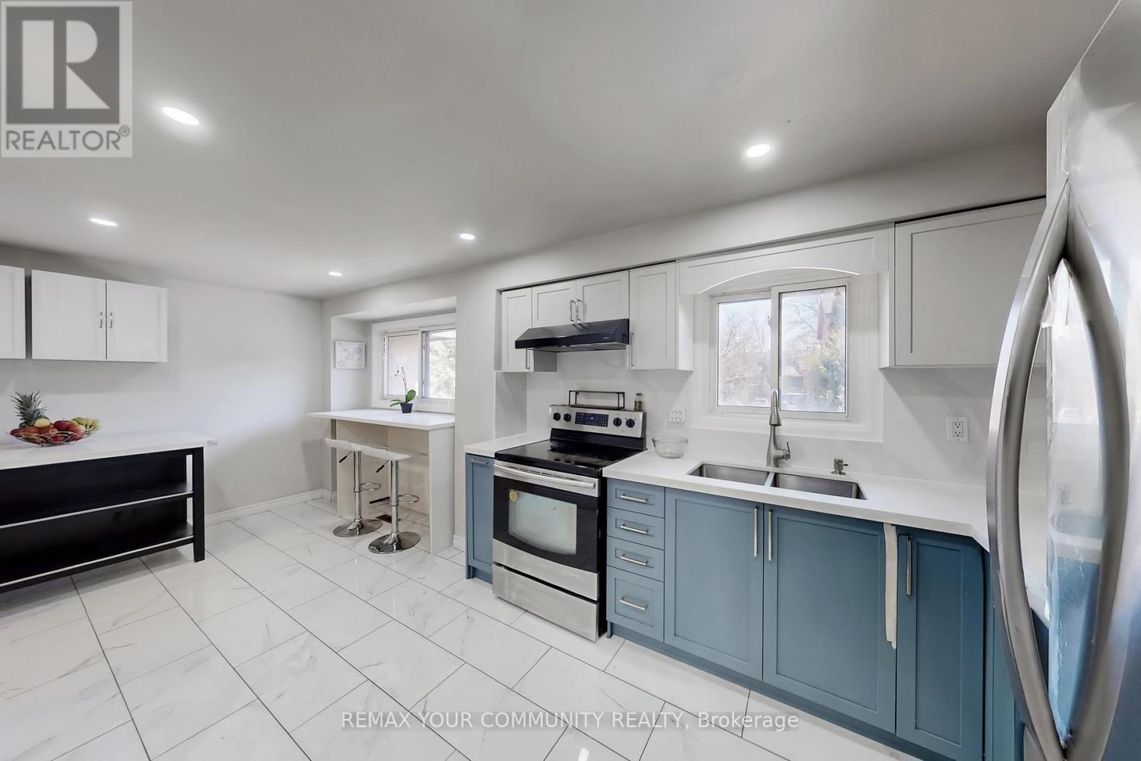 #16 72 ASHGLEN WAY - 20