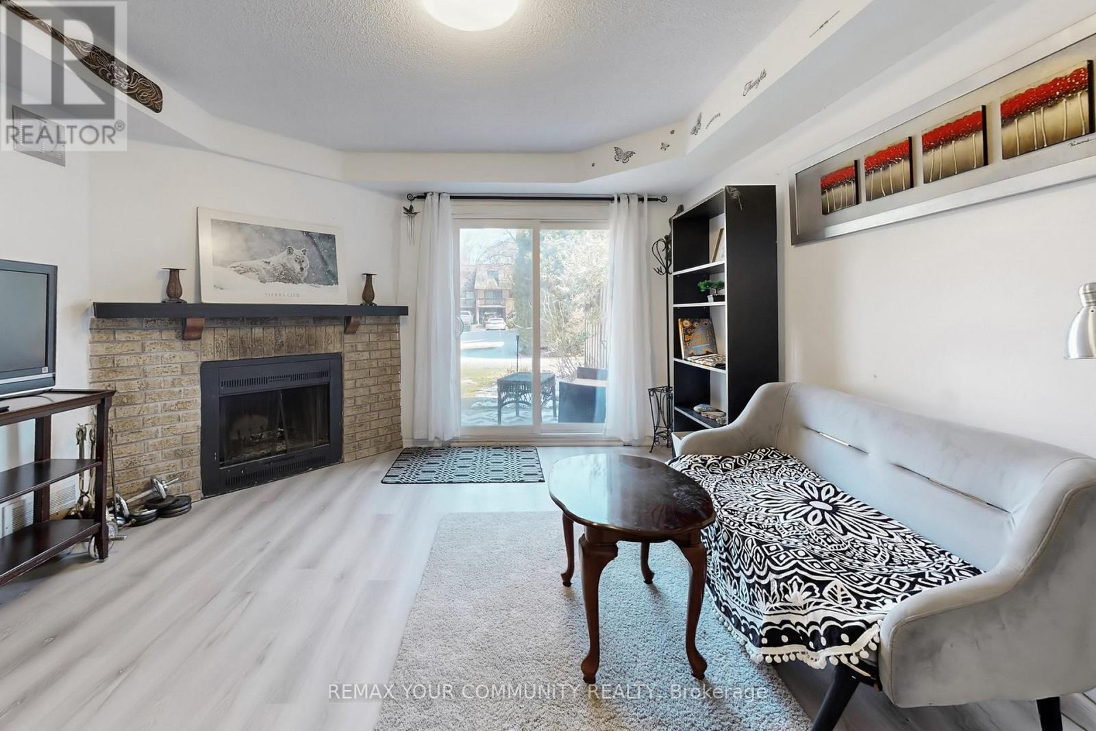 #16 72 ASHGLEN WAY - 36