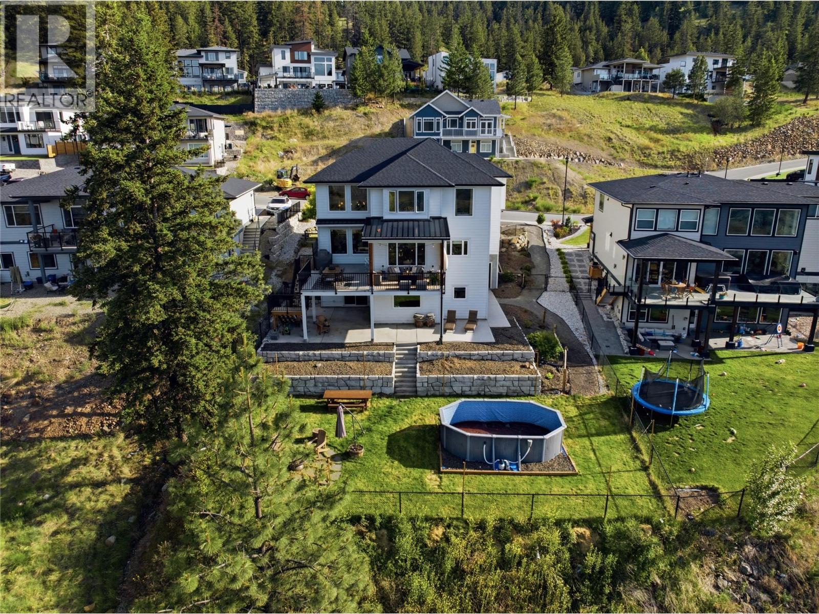 1688 Balsam Place - 3