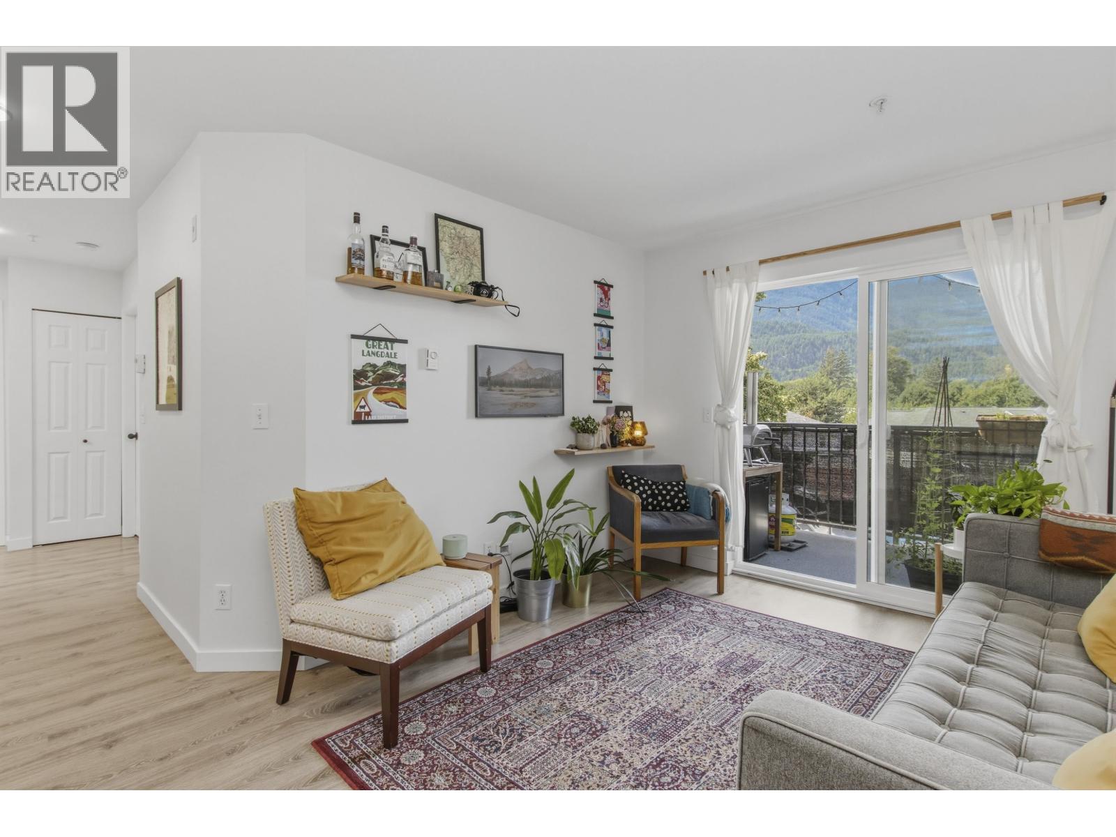 304 40140 WILLOW CRESCENT, Squamish