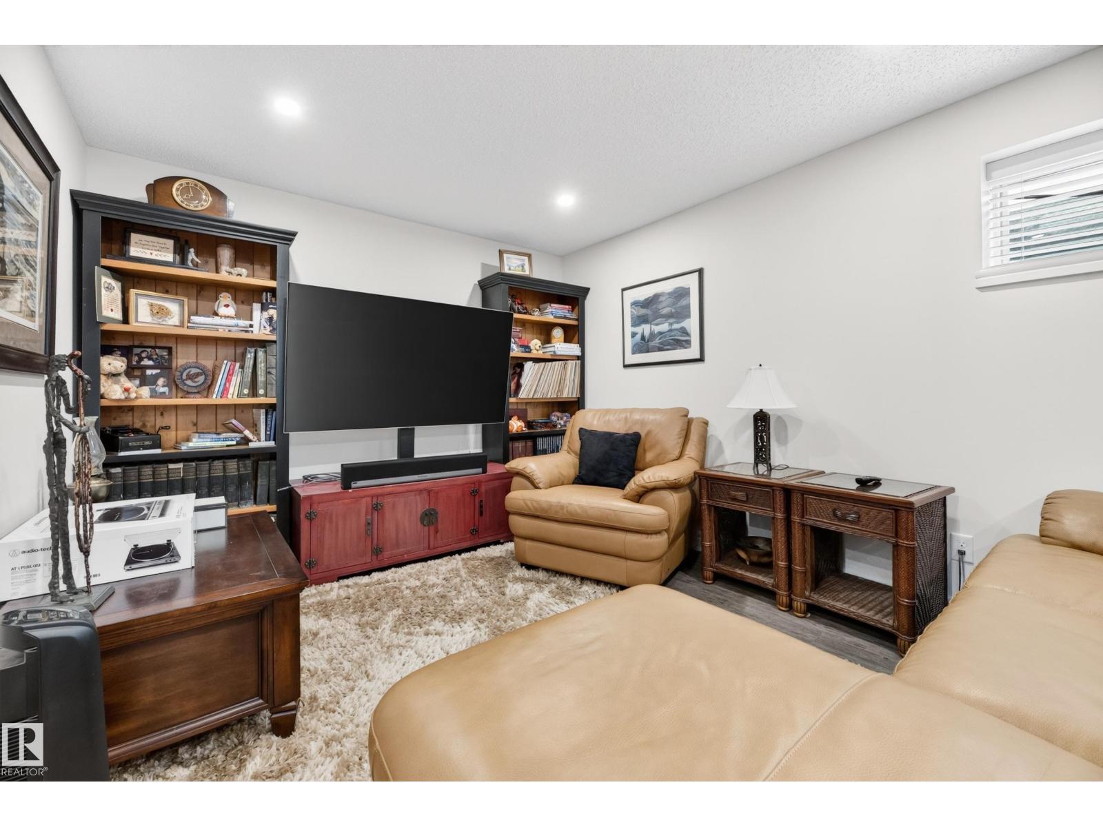 4264 SUMMERLAND DR — photo 34