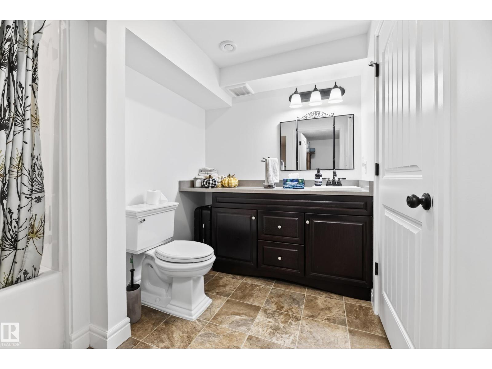 4264 SUMMERLAND DR — photo 41