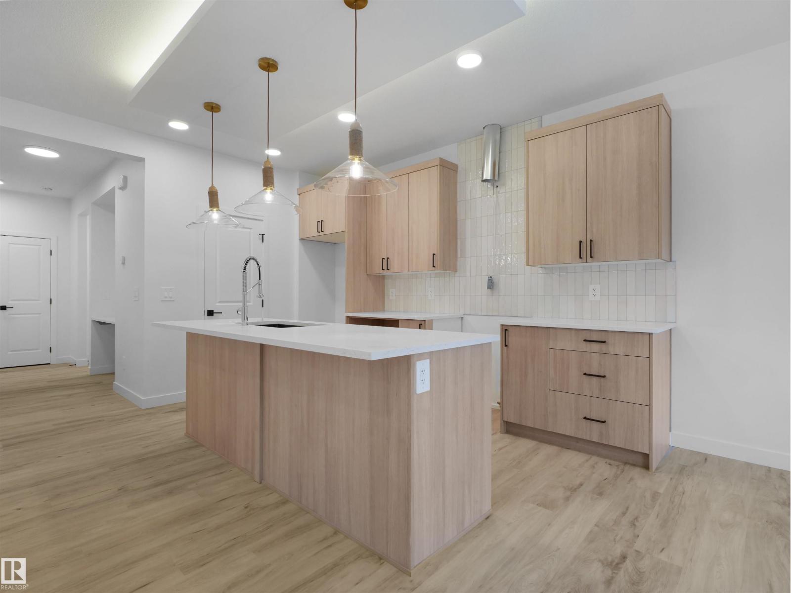4116 208 ST NW - 11