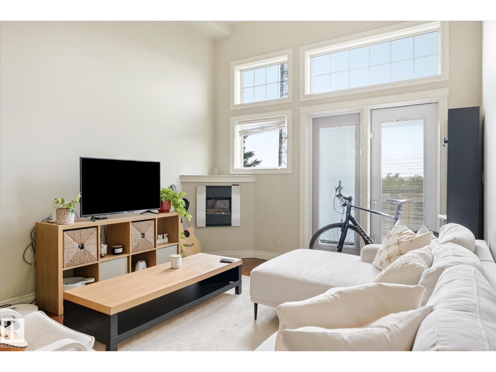 #402 10121 80 AV NW - 7