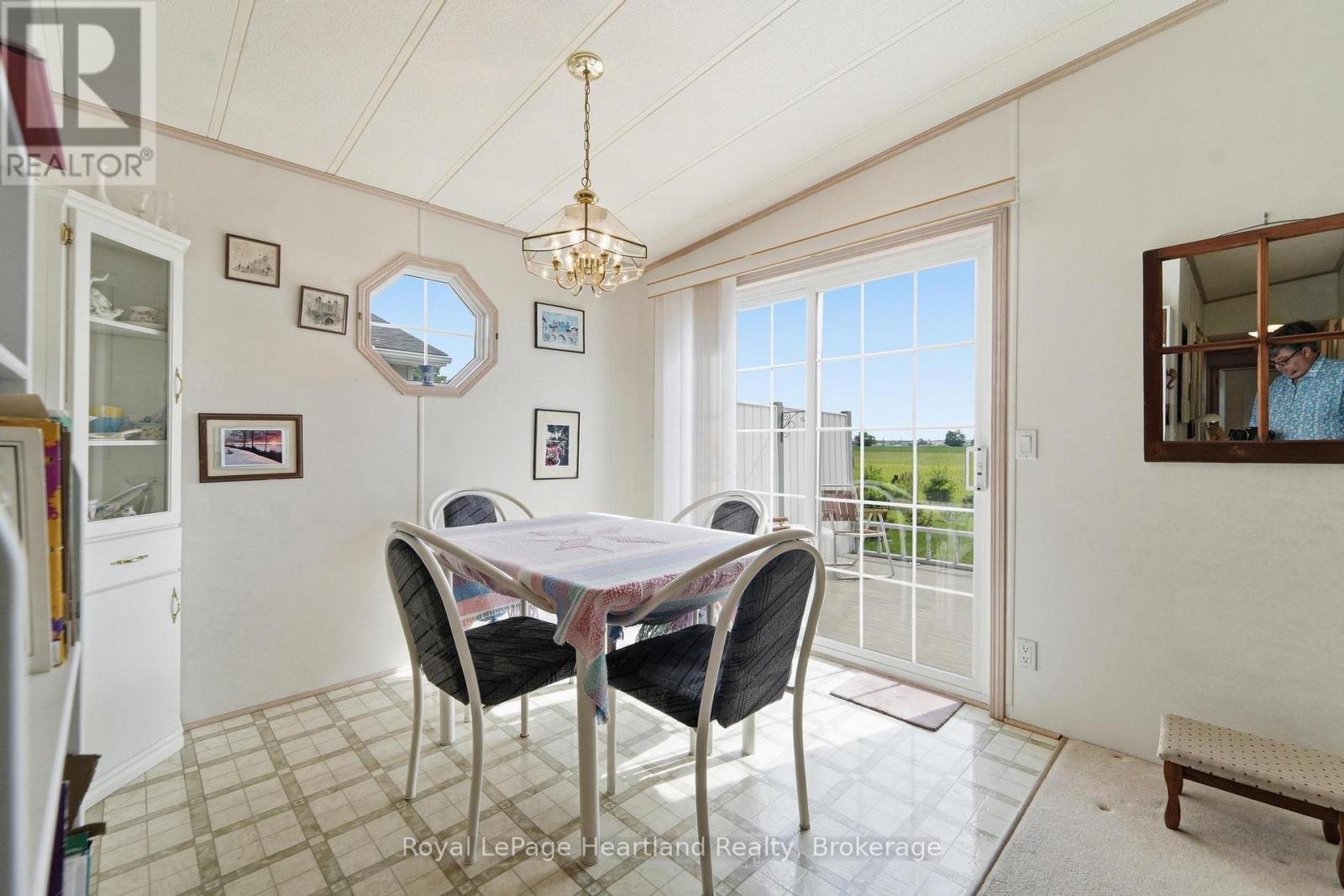 40 ALGONQUIN LANE - 11