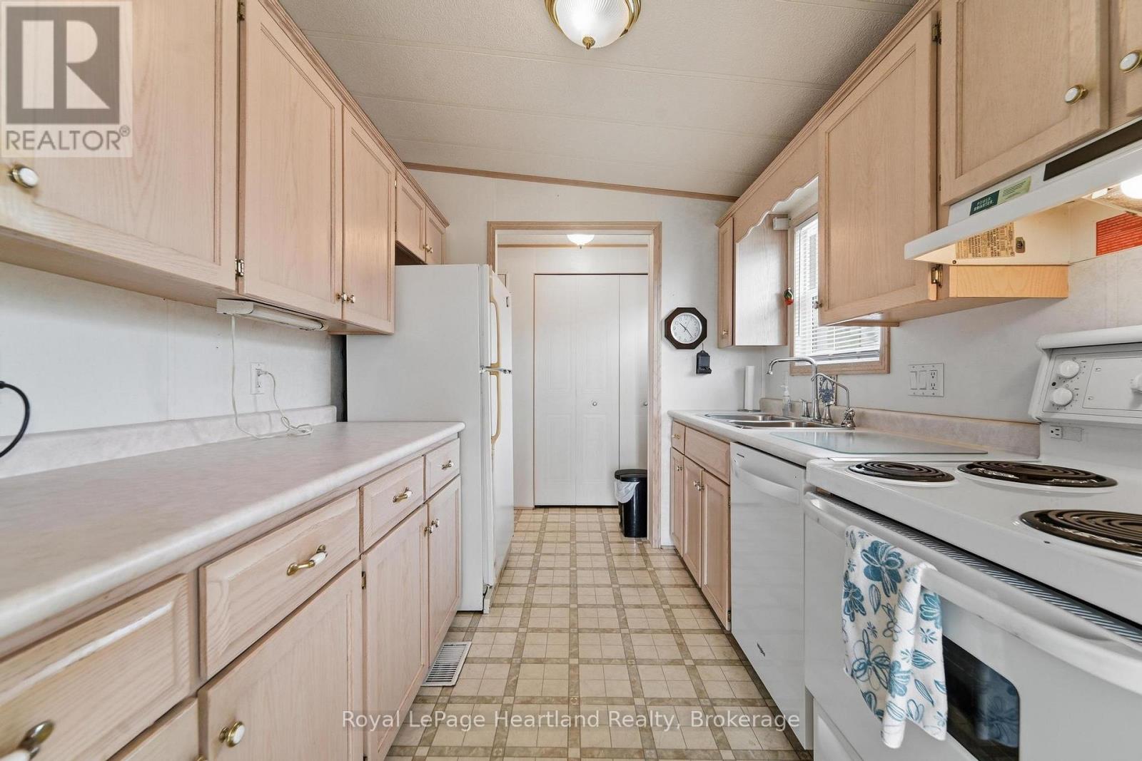 40 ALGONQUIN LANE - 14