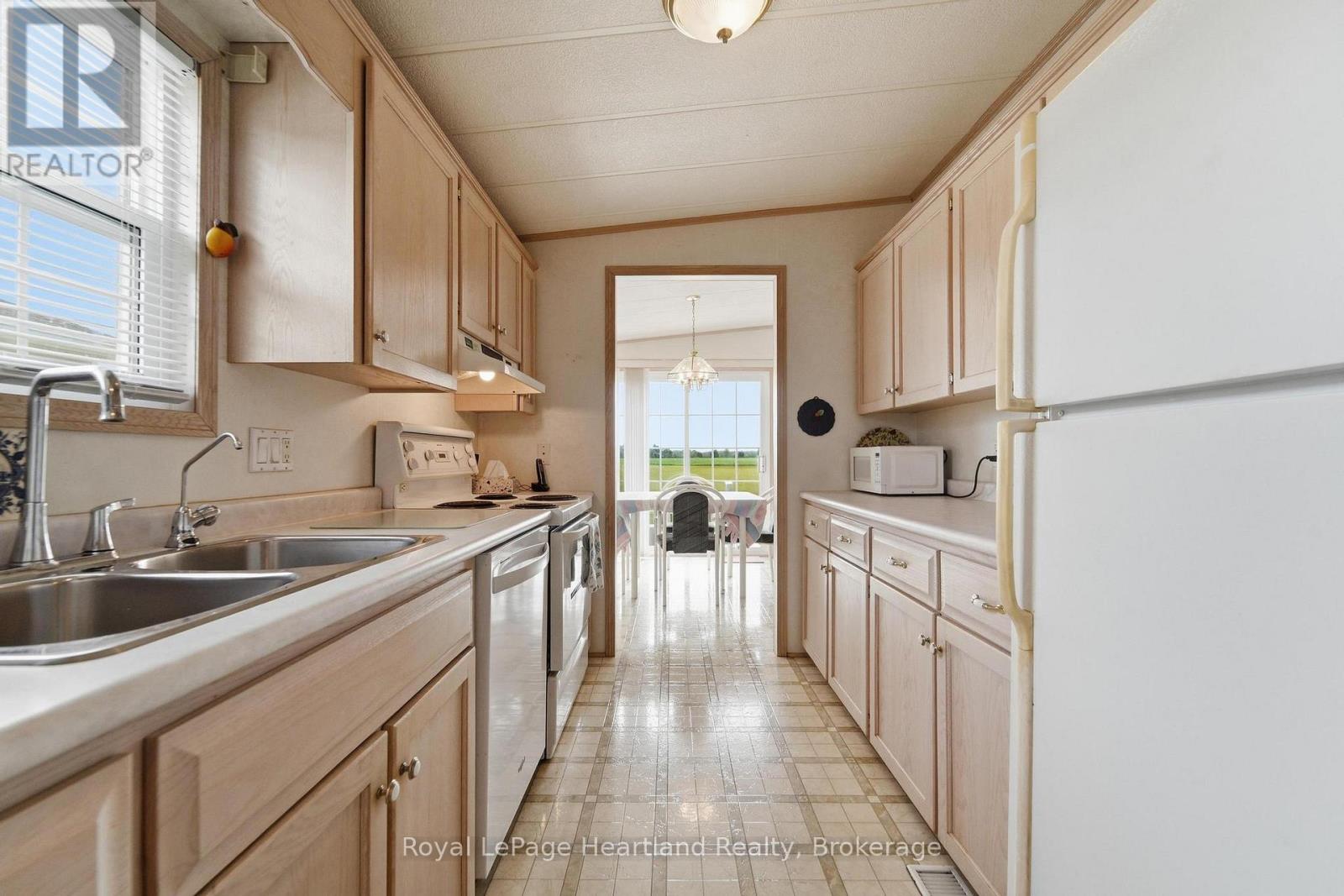 40 ALGONQUIN LANE - 15