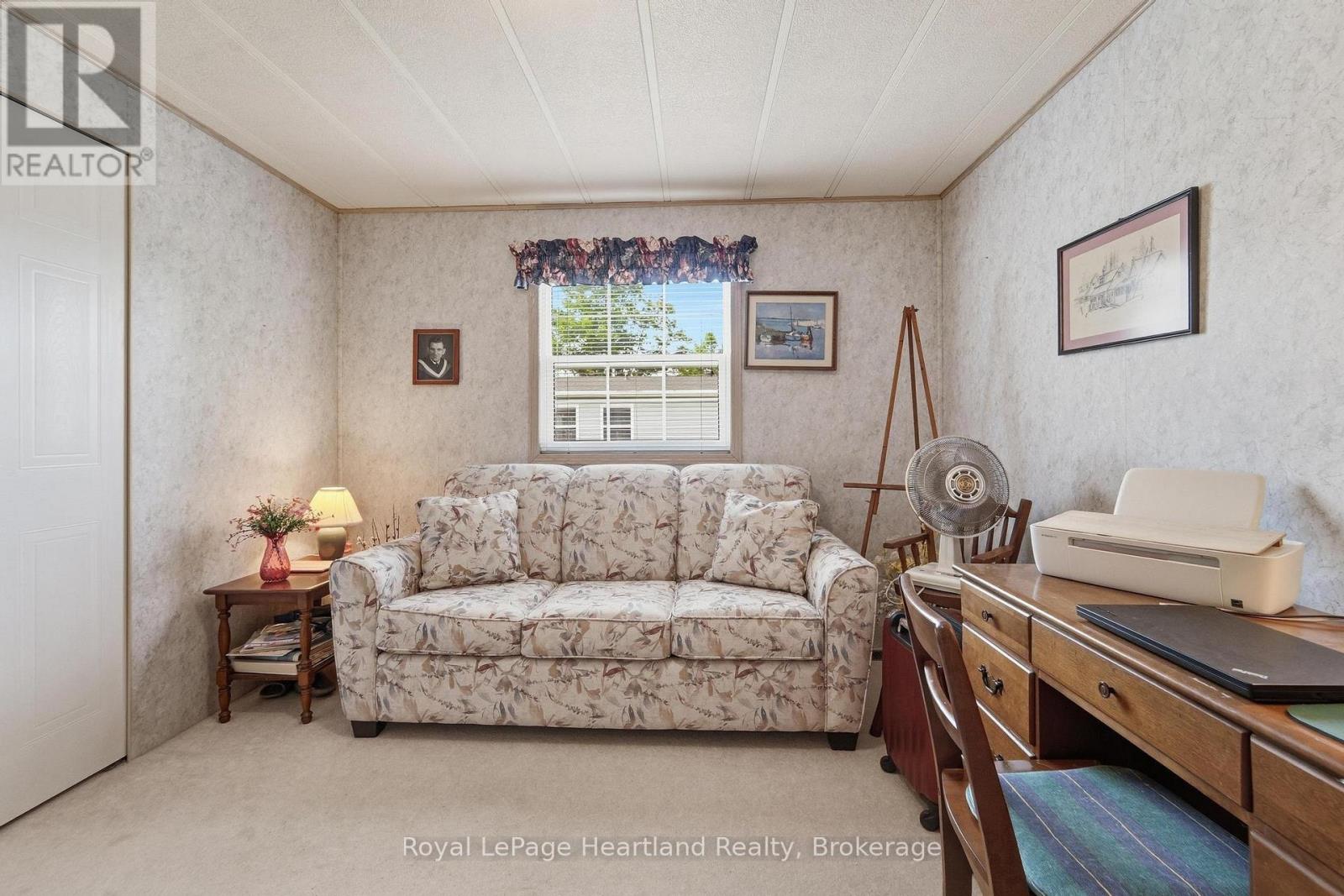 40 ALGONQUIN LANE - 19