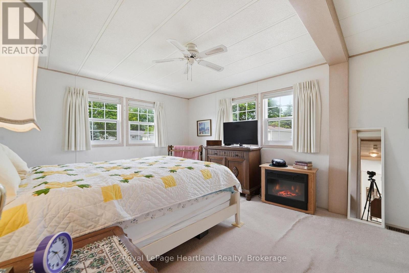 40 ALGONQUIN LANE - 21