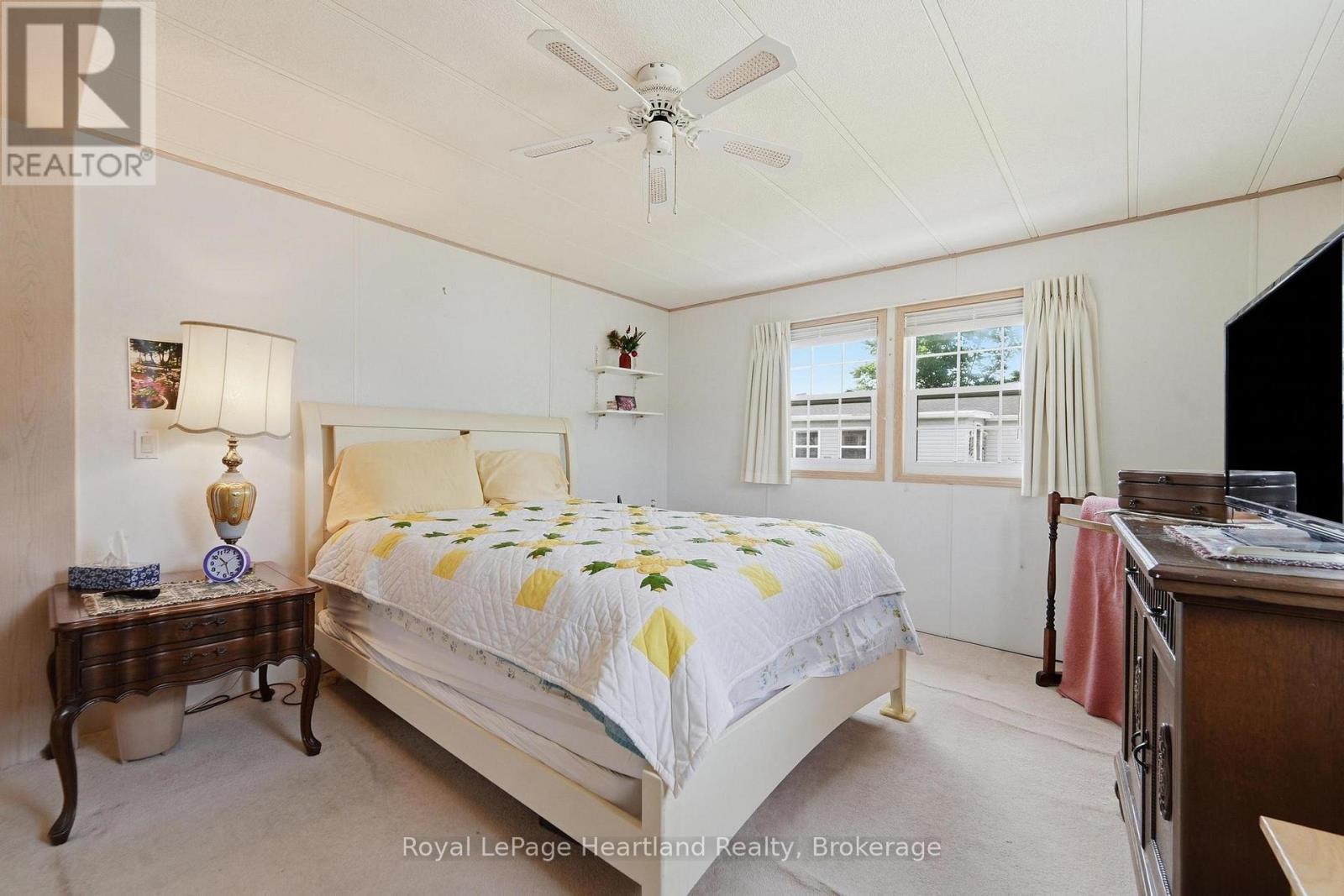 40 ALGONQUIN LANE - 23