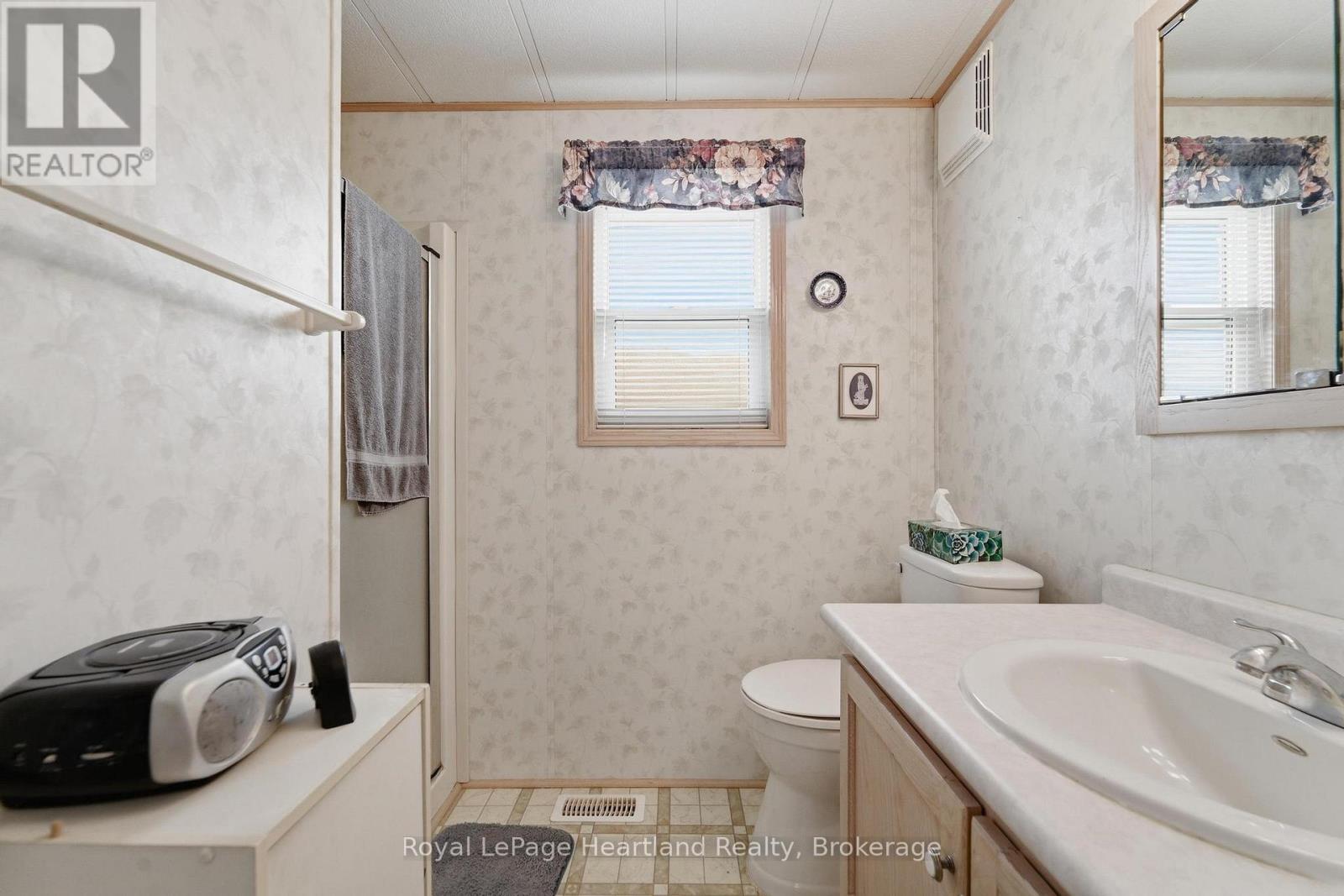 40 ALGONQUIN LANE - 25