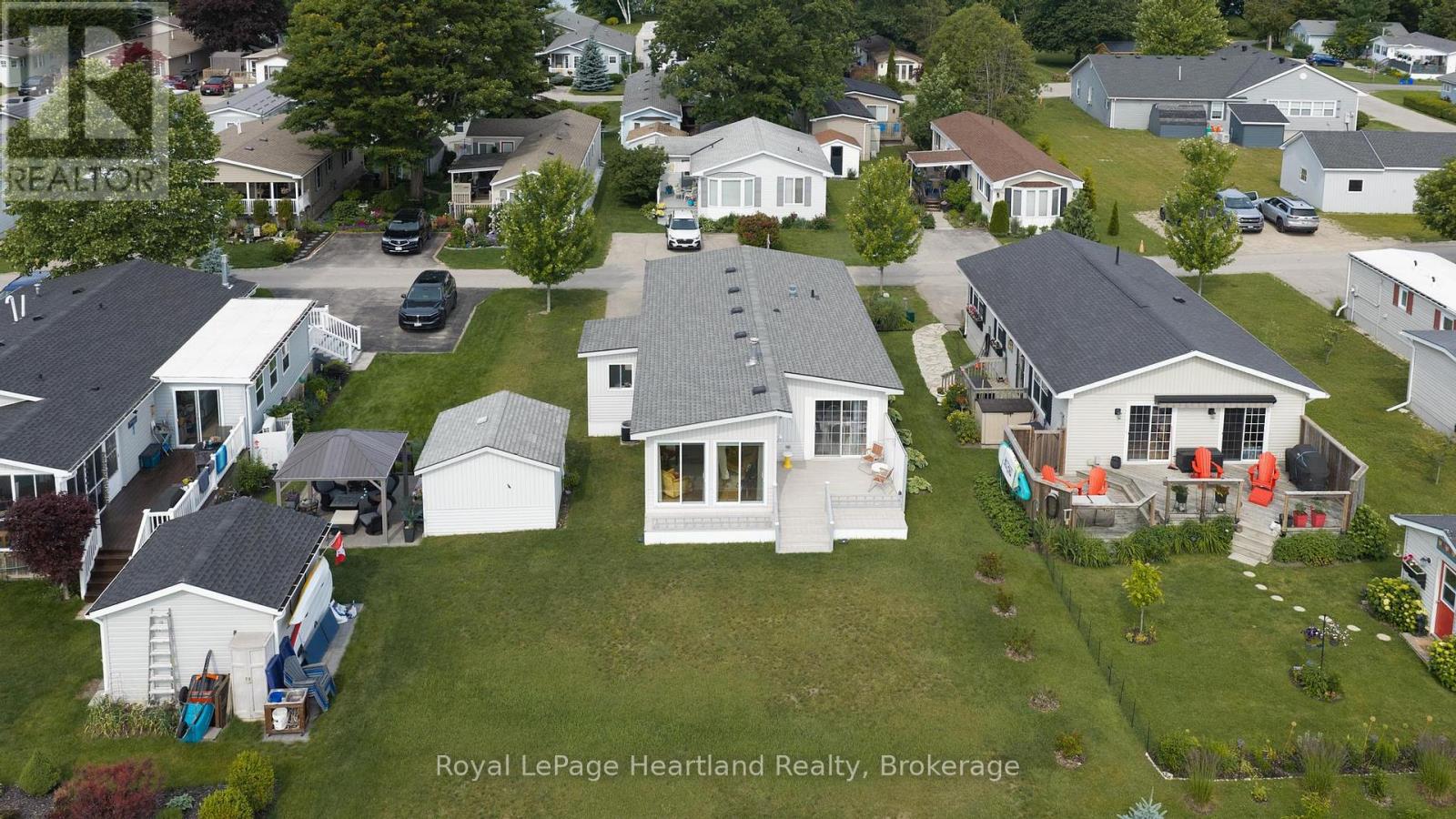 40 ALGONQUIN LANE - 31