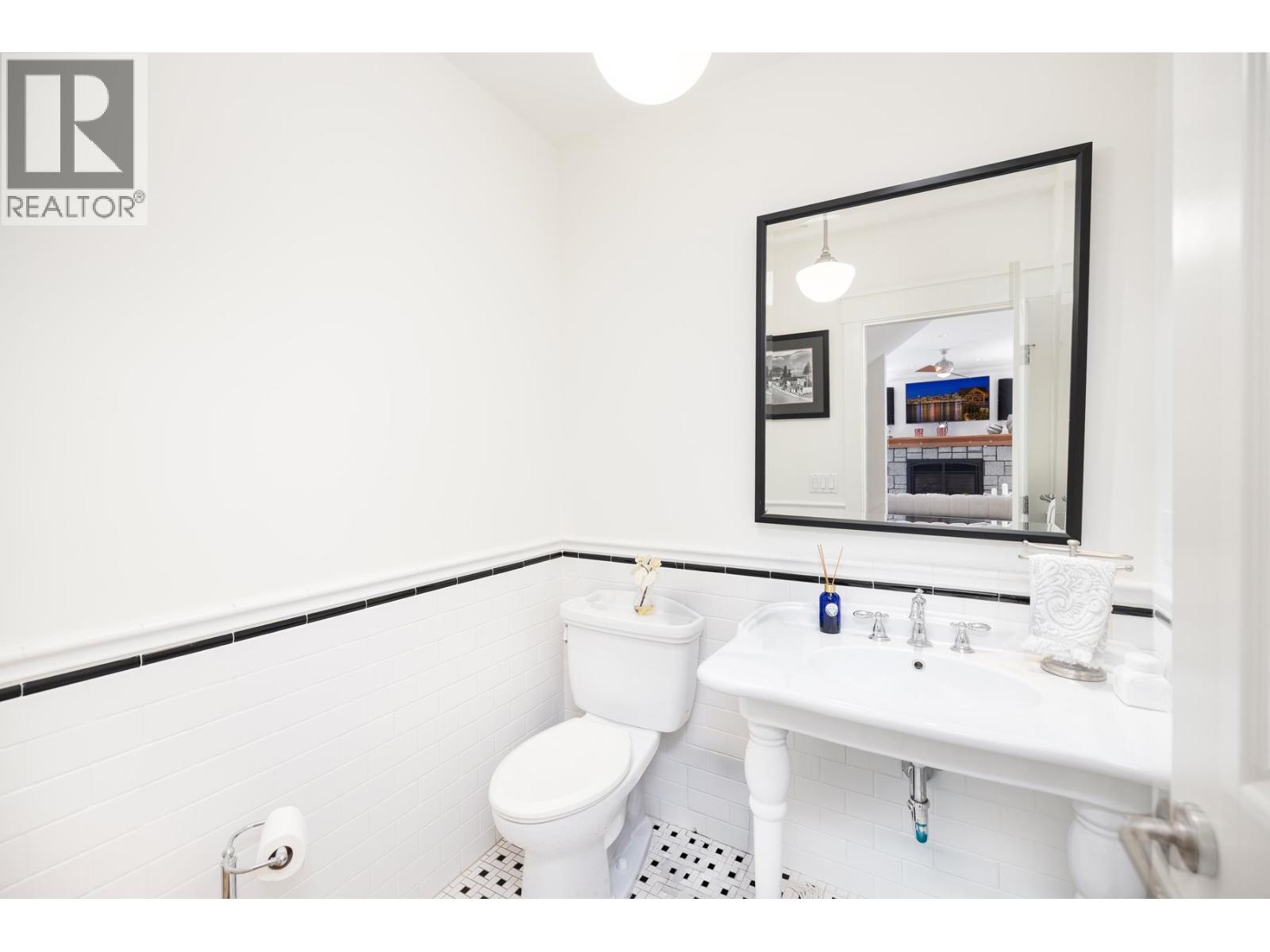 1232 HARRIS AVENUE, North Vancouver