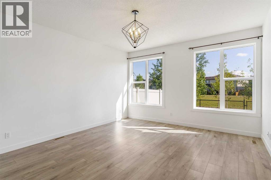135 Legacy Glen Parade SE - 14