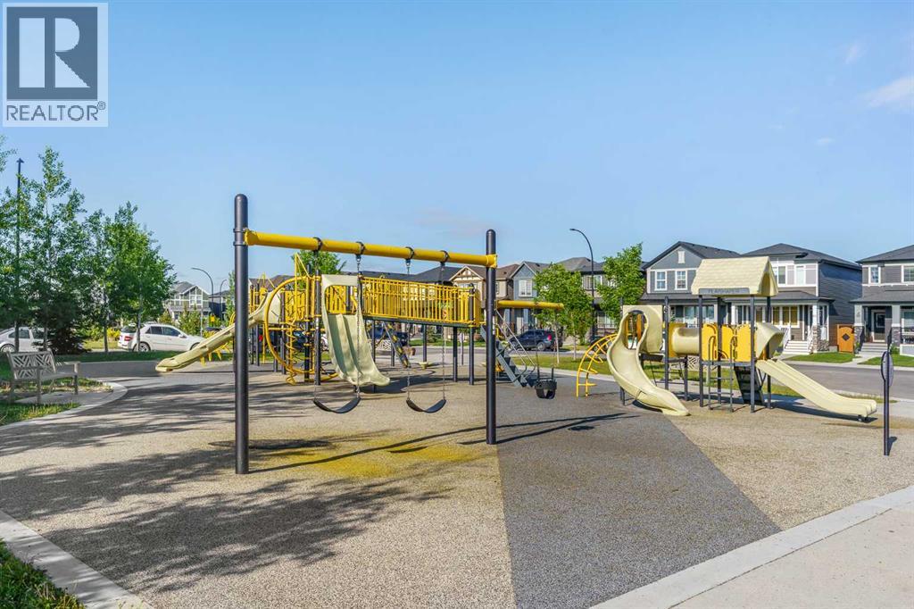 135 Legacy Glen Parade SE - 35