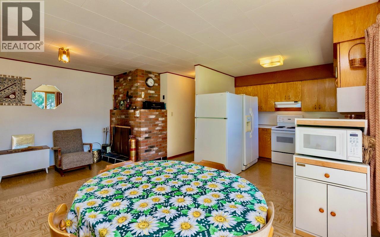 3035 Squilax-Anglemont Road - 35