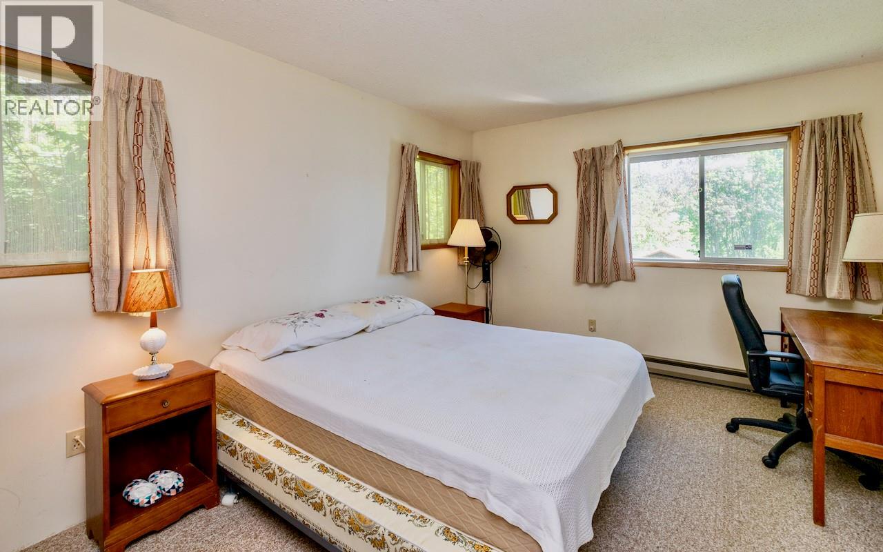 3035 Squilax-Anglemont Road - 26