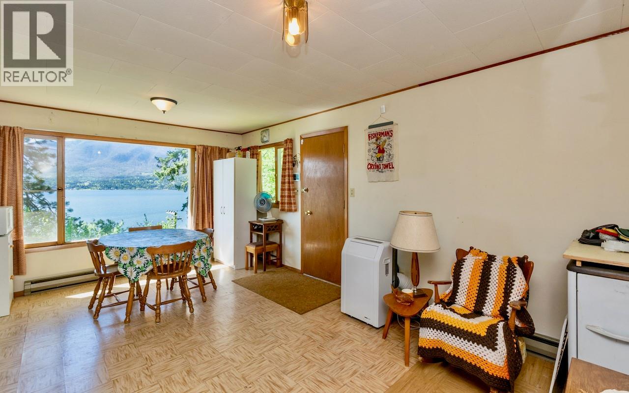 3035 Squilax-Anglemont Road - 33