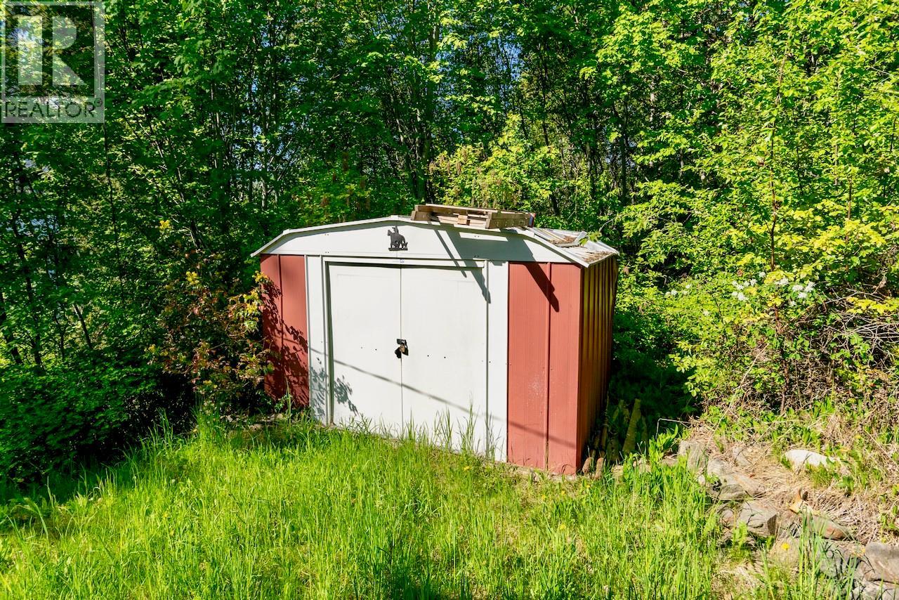3035 Squilax-Anglemont Road - 37