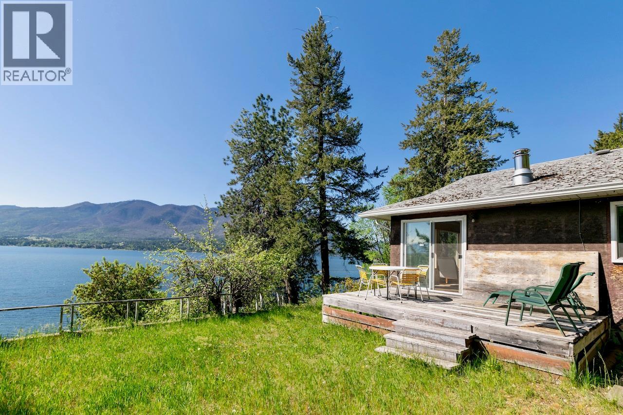 3035 Squilax-Anglemont Road - 17