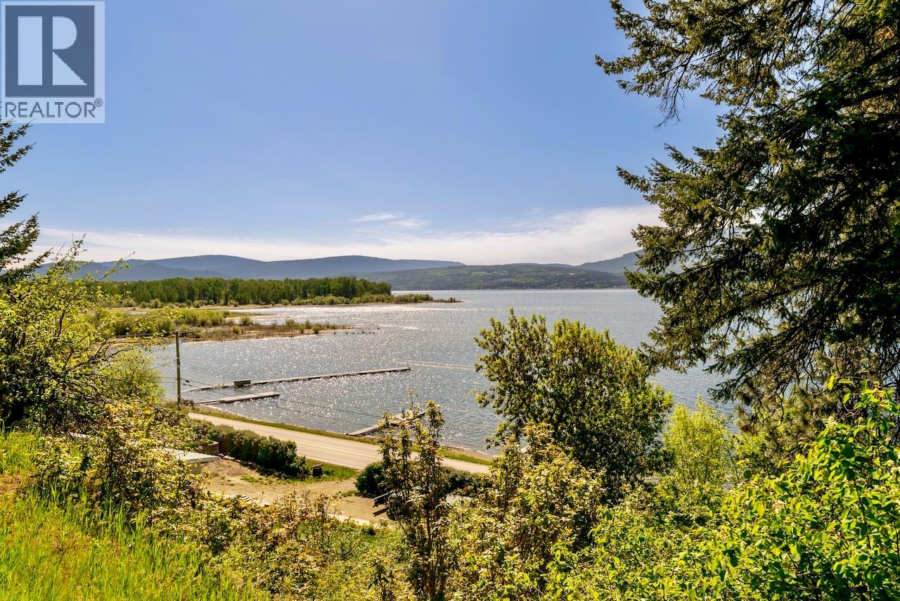 3035 Squilax-Anglemont Road - 14