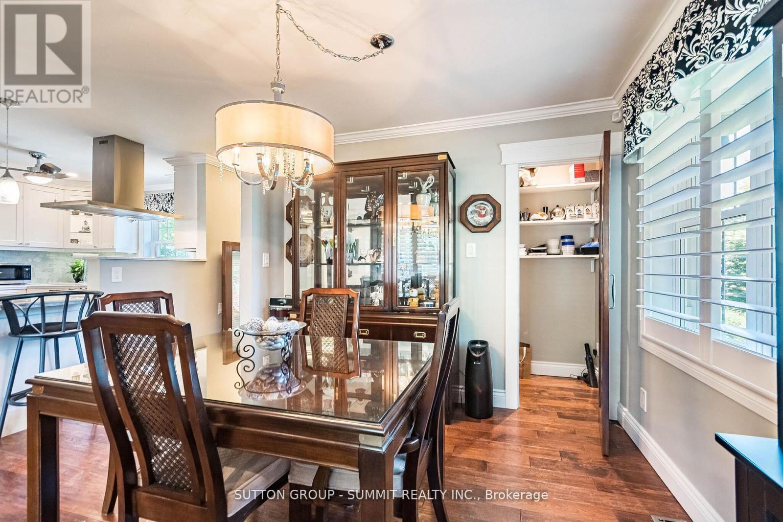 2084 EDINBURGH DRIVE - 10
