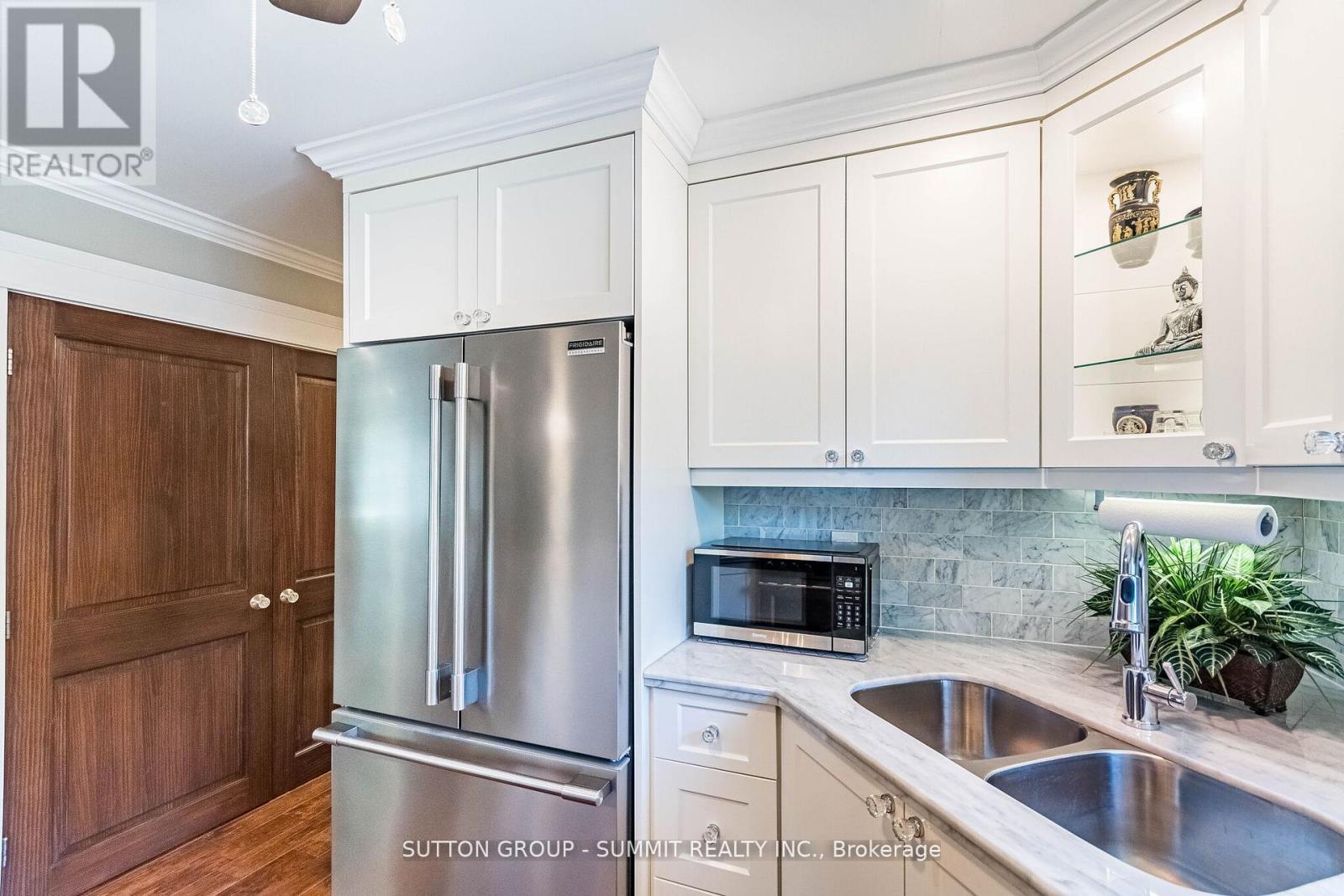 2084 EDINBURGH DRIVE - 15